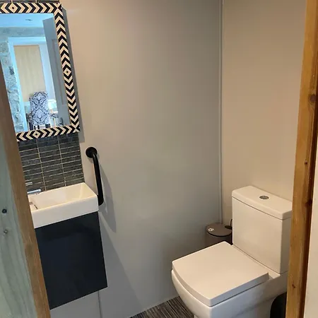 Stone Apartment Leeds (West Yorkshire)
